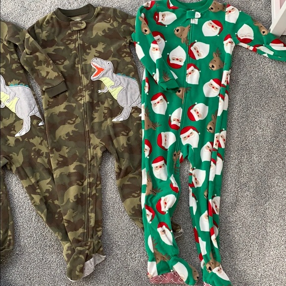 Bundle of fleece pajamas - Picture 3 of 6